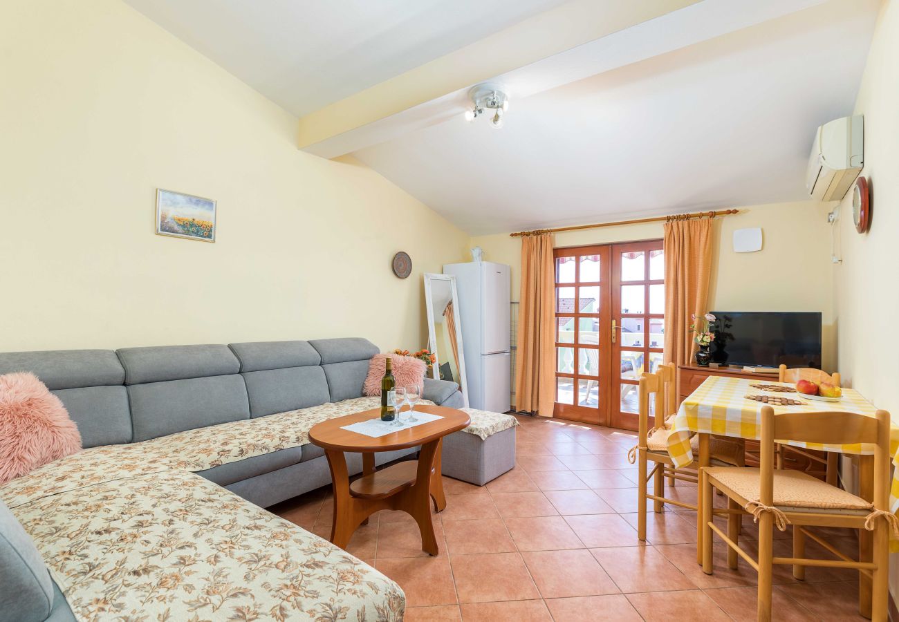 Ferienwohnung in Fažana - Villa Nada in Strandnähe - Wohnung A2