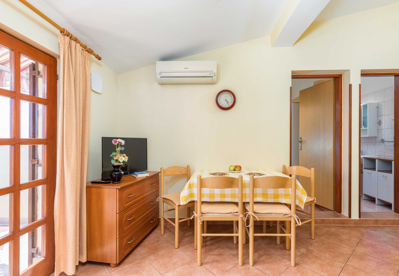 Ferienwohnung in Fažana - Villa Nada in Strandnähe - Wohnung A2