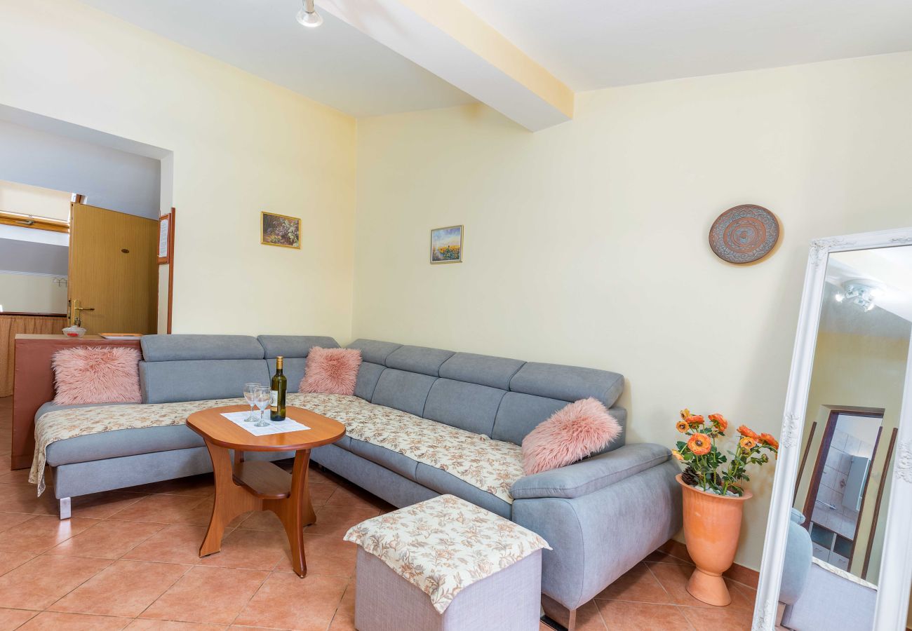 Ferienwohnung in Fažana - Villa Nada in Strandnähe - Wohnung A2