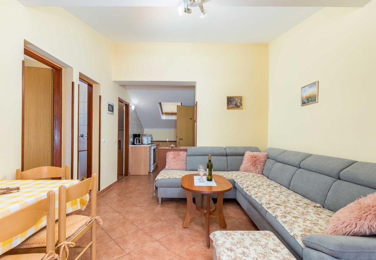 Ferienwohnung in Fažana - Villa Nada in Strandnähe - Wohnung A2