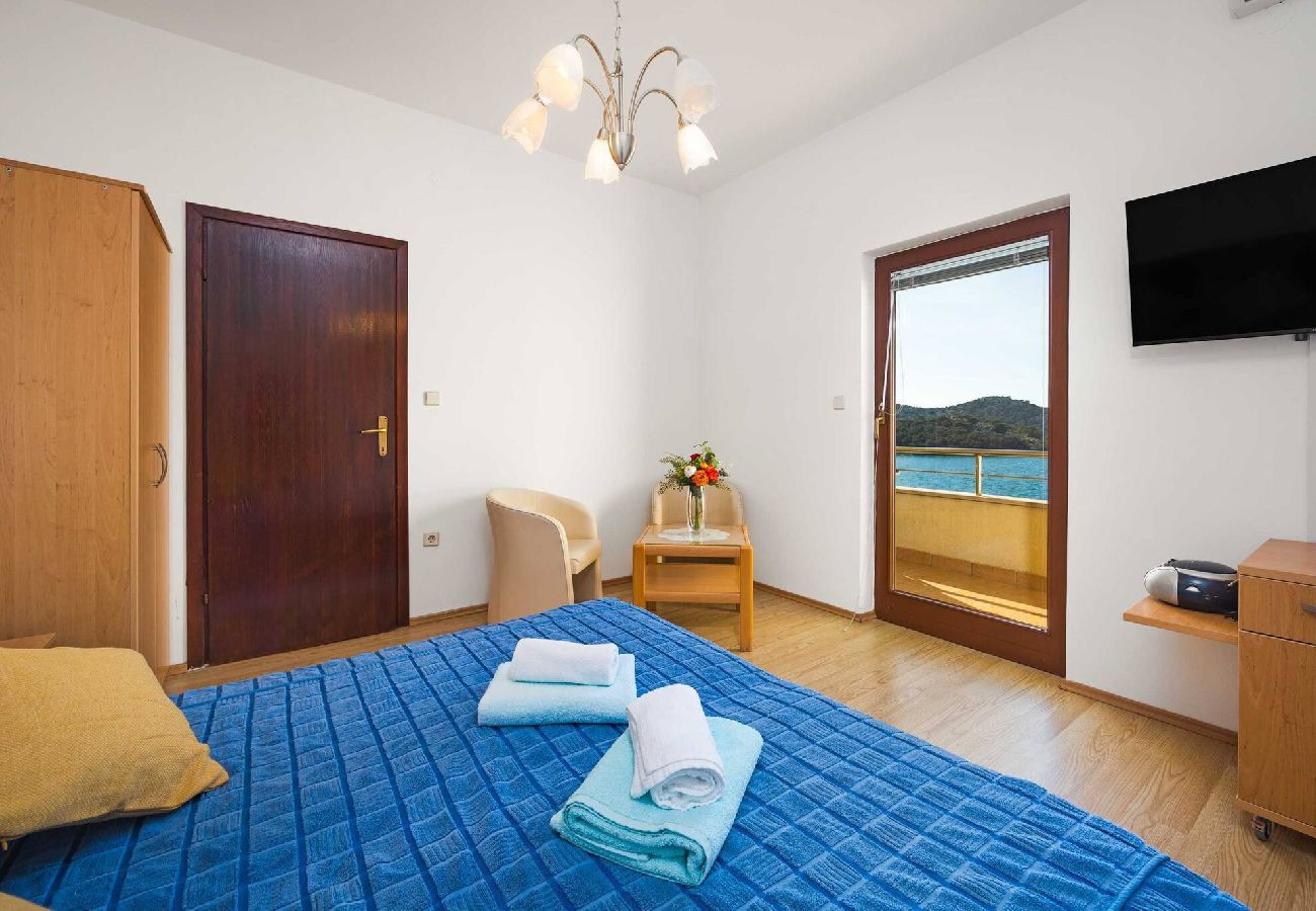 Ferienwohnung in Tisno - Apartments Kaina - one bedroom apartment with a sea view (blue)