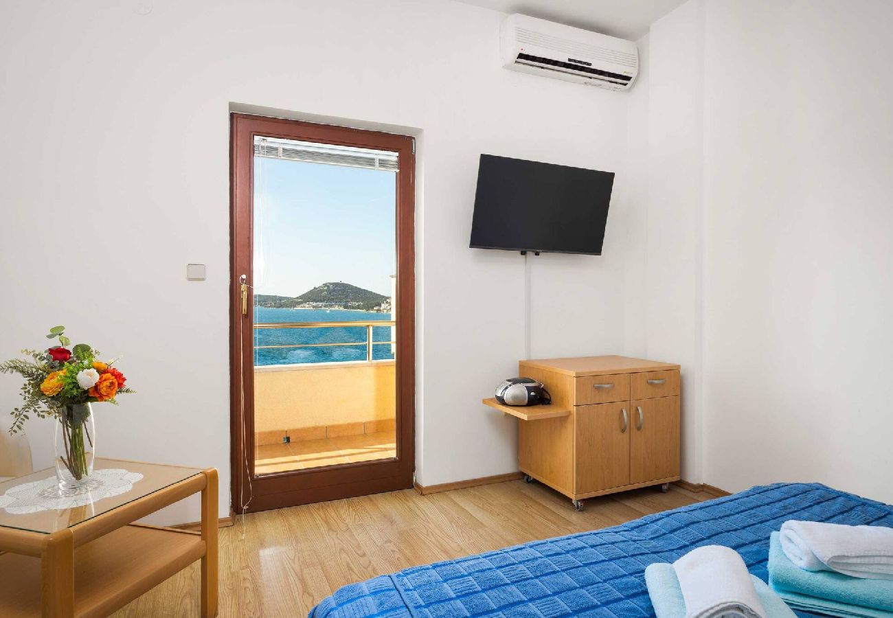 Ferienwohnung in Tisno - Apartments Kaina - one bedroom apartment with a sea view (blue)