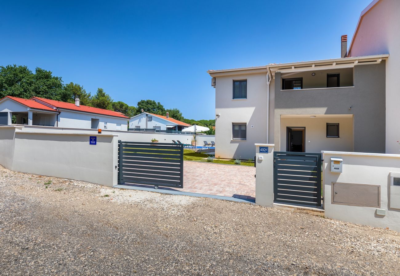 Villa in Pomer - Villa Tena mit Privatem Pool