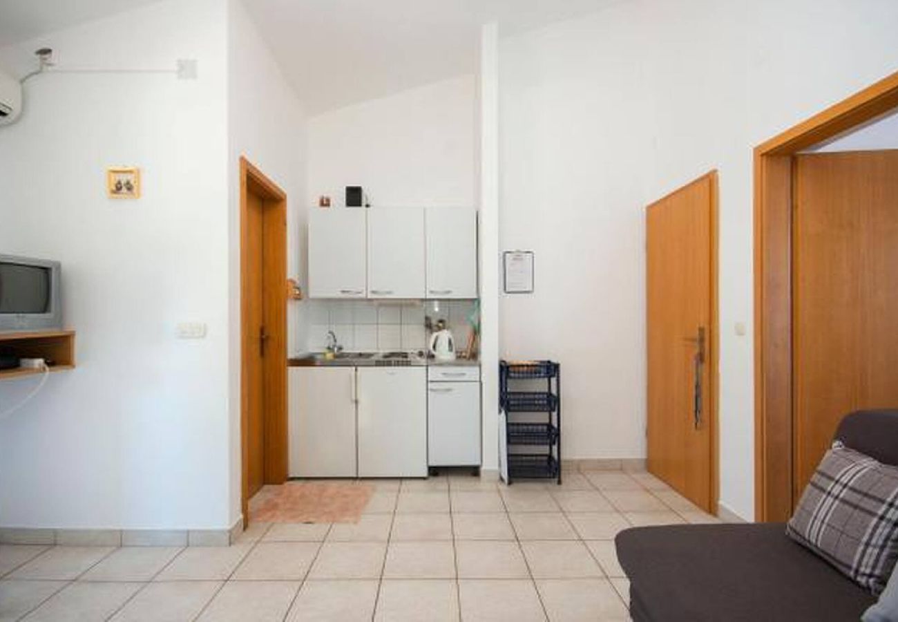 Ferienwohnung in Šibenik-Brodarica - Apartments Maretić - one bedroom apartment A1