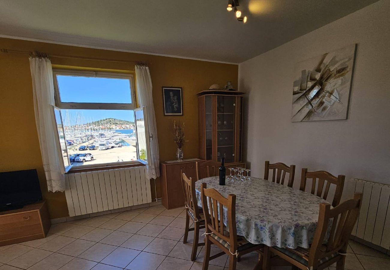 Ferienwohnung in Murter - Apartment Mario - three bedroom apartment with a sea view