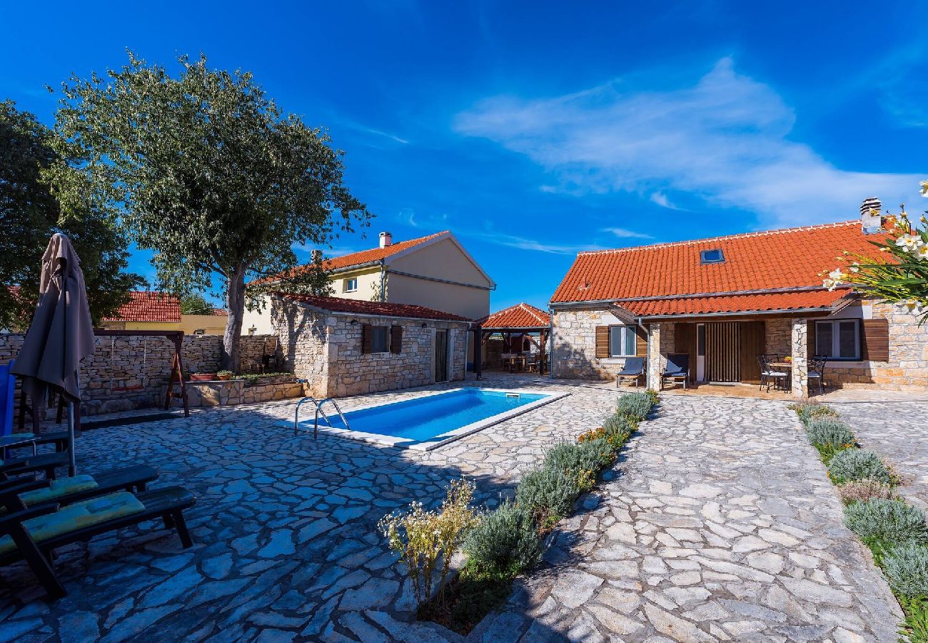 Ferienhaus in Bogatic - Rural House Gluić - three bedroom house with a swimming pool