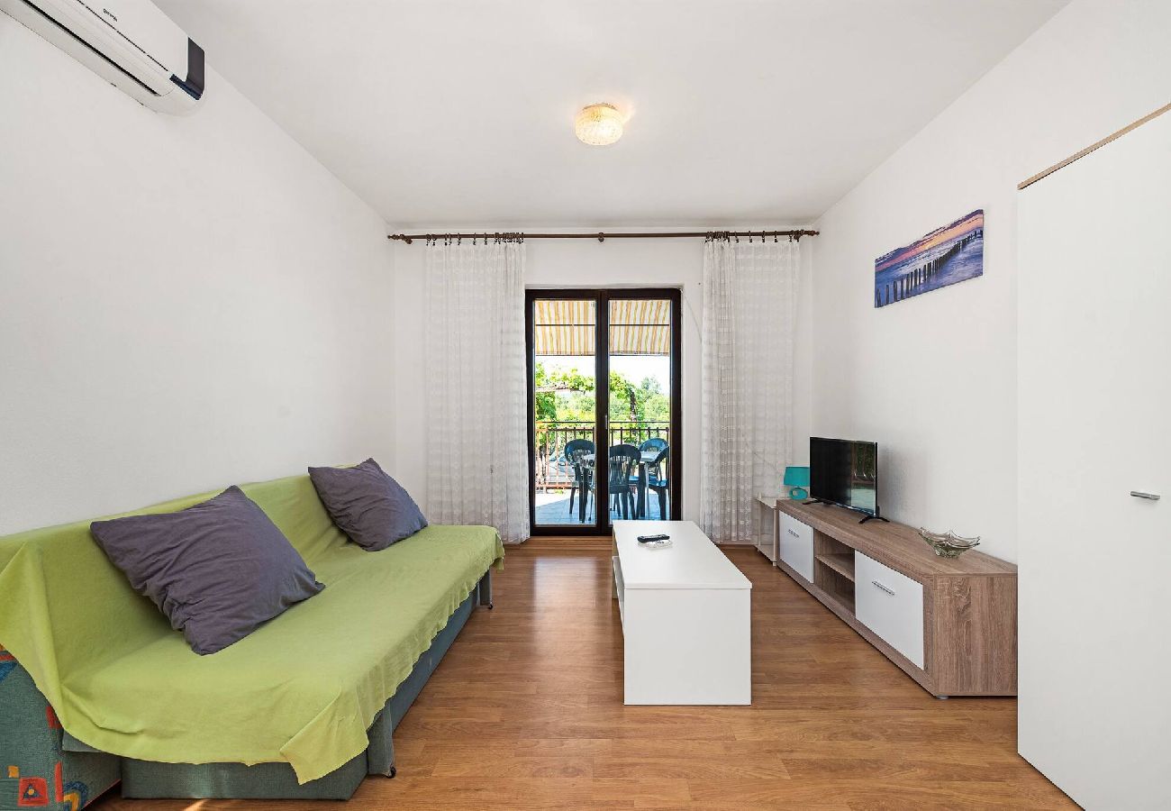 Ferienwohnung in Šibenik-Brodarica - Apartments Jagoda - one bedroom apartment