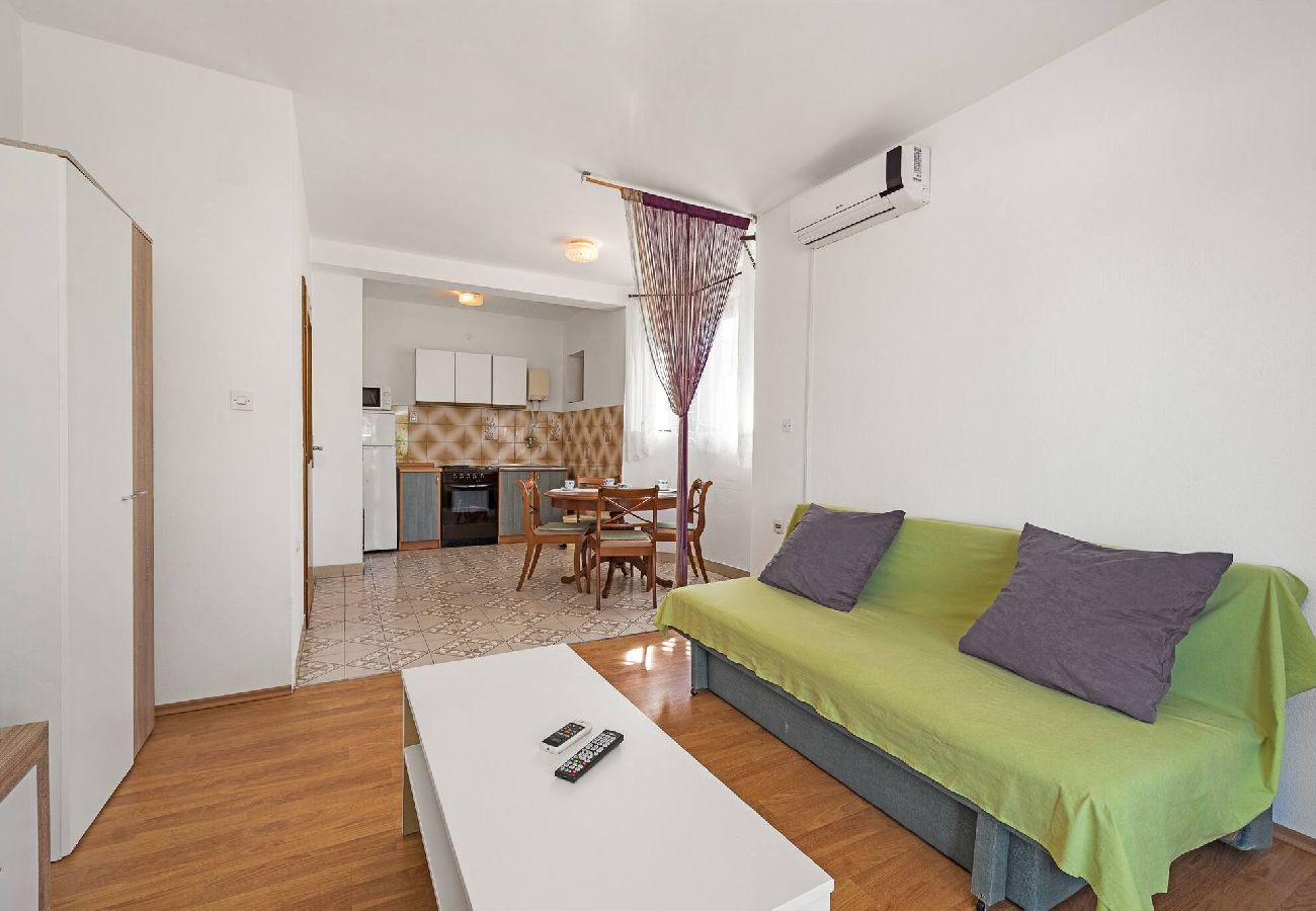 Ferienwohnung in Šibenik-Brodarica - Apartments Jagoda - one bedroom apartment