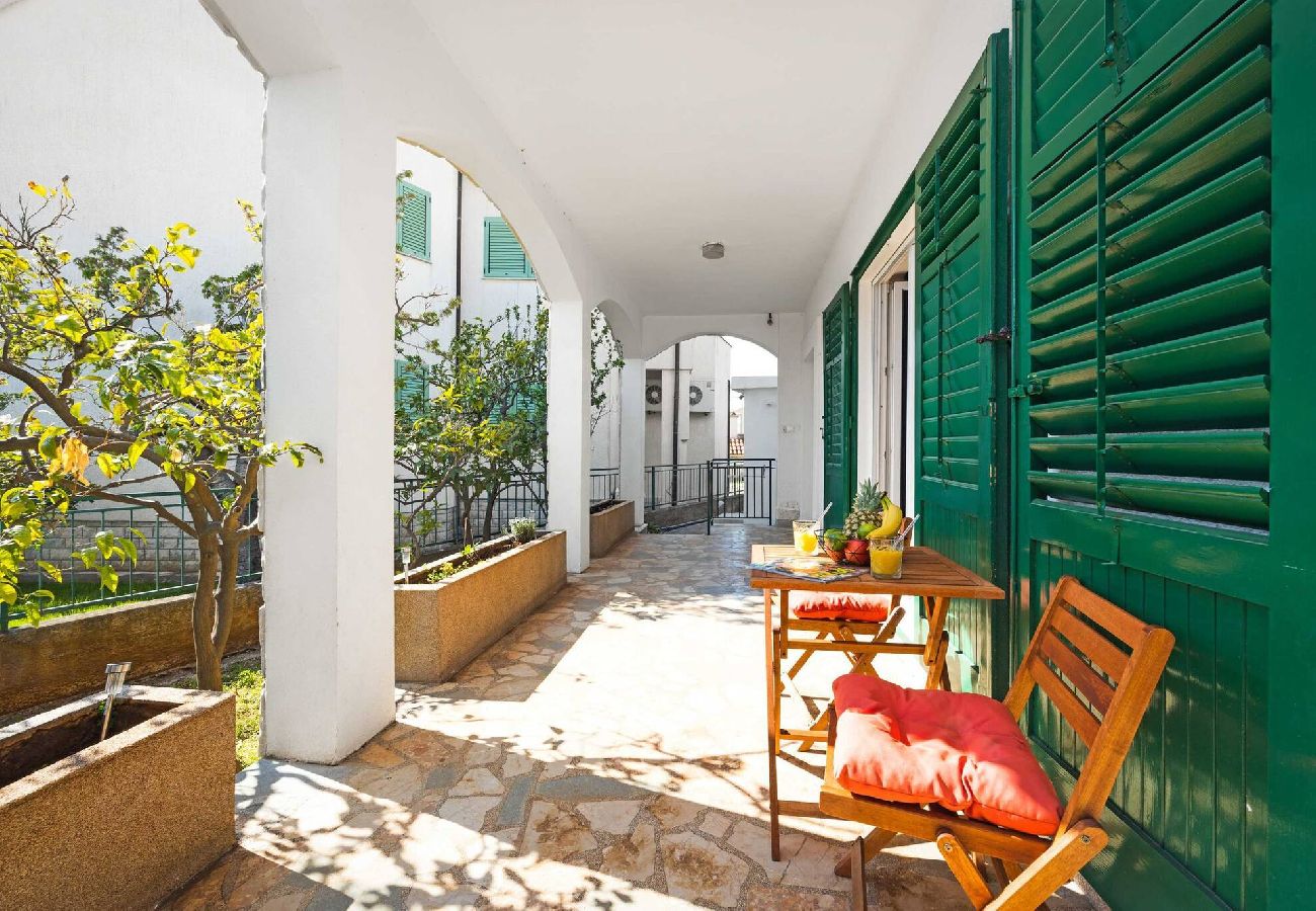 Ferienhaus in Šibenik-Brodarica - Holiday Home Roko&Iva - three bedroom house with a sea view