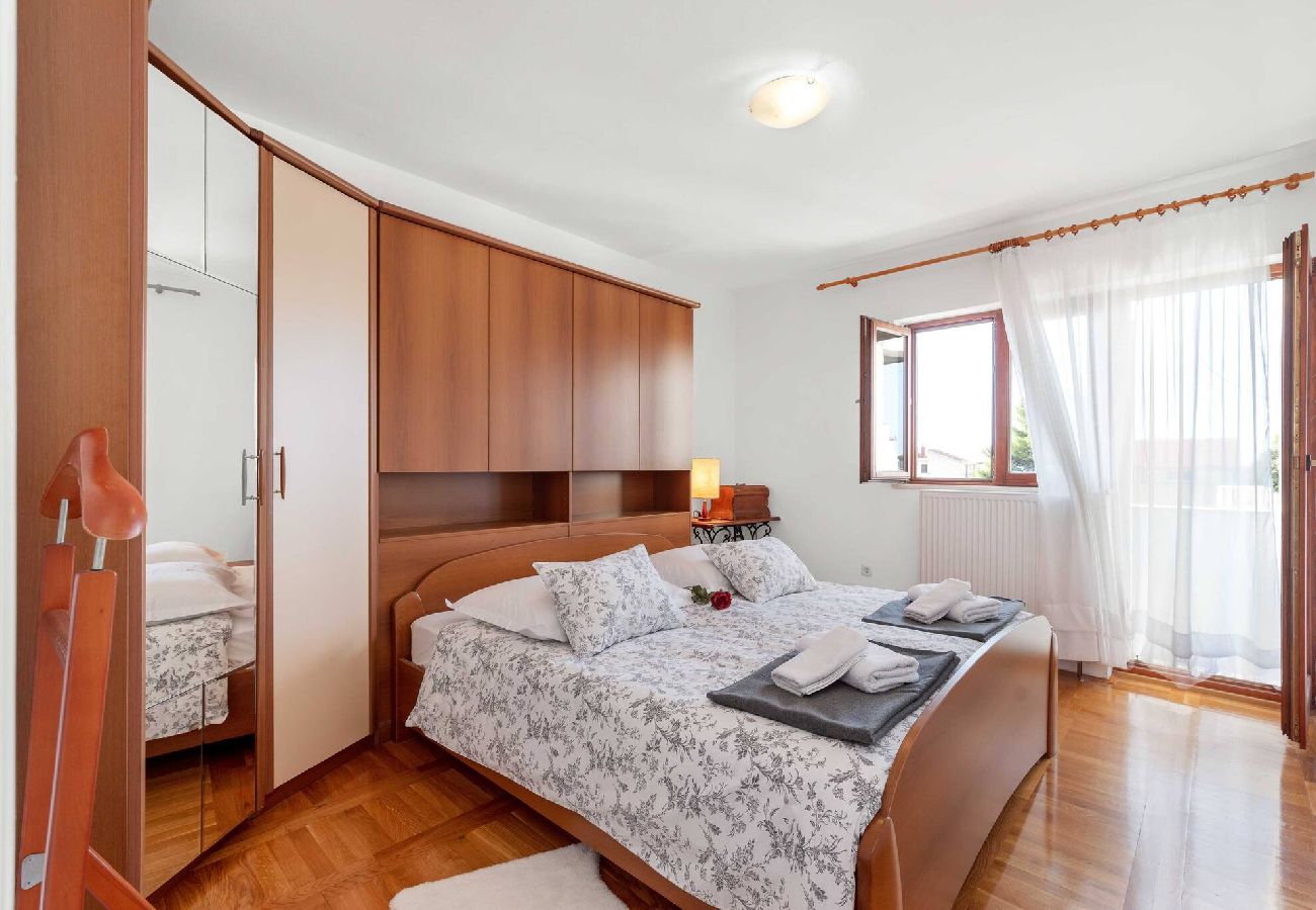 Ferienwohnung in Šibenik-Brodarica - Goranka Apartment - three bedroom apartment with a balcony