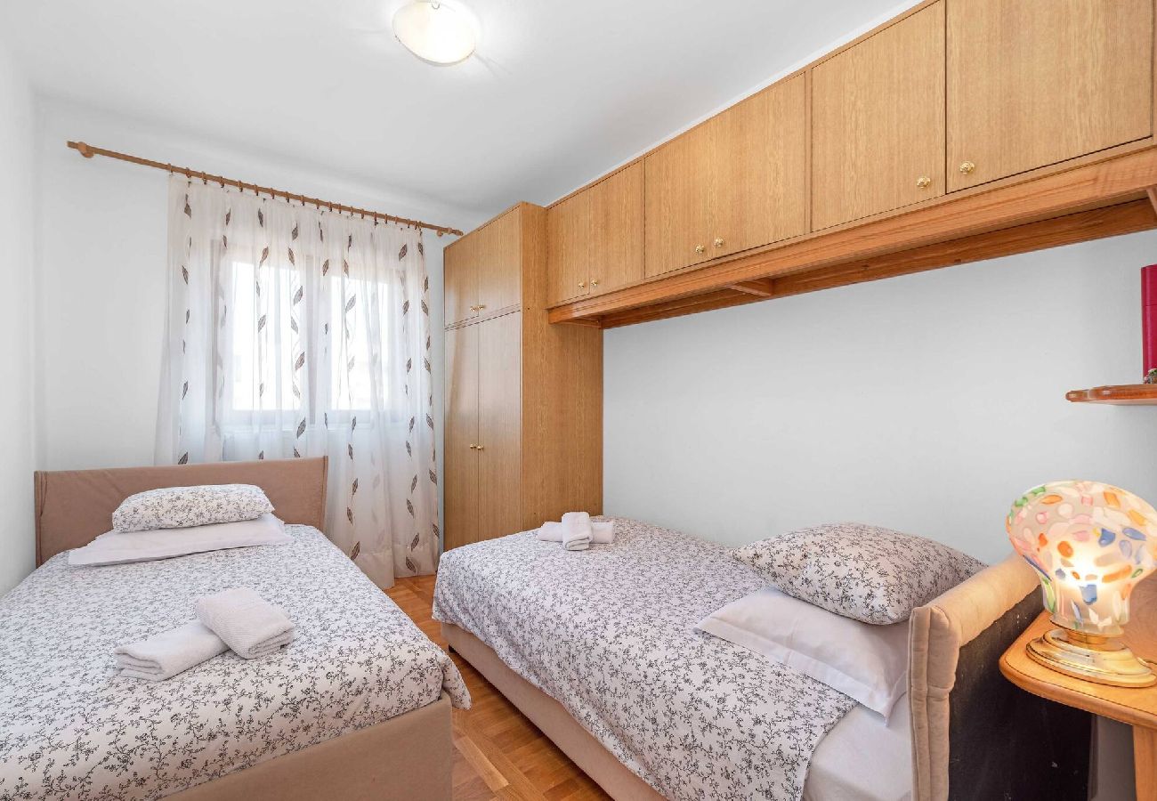 Ferienwohnung in Šibenik-Brodarica - Goranka Apartment - three bedroom apartment with a balcony