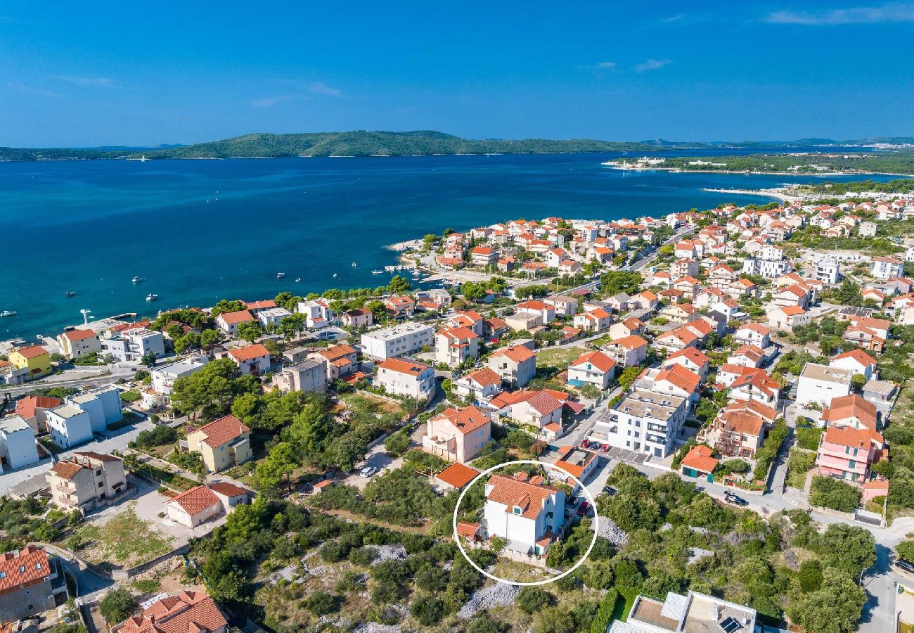 Ferienwohnung in Šibenik-Brodarica - Goranka Apartment - three bedroom apartment with a balcony