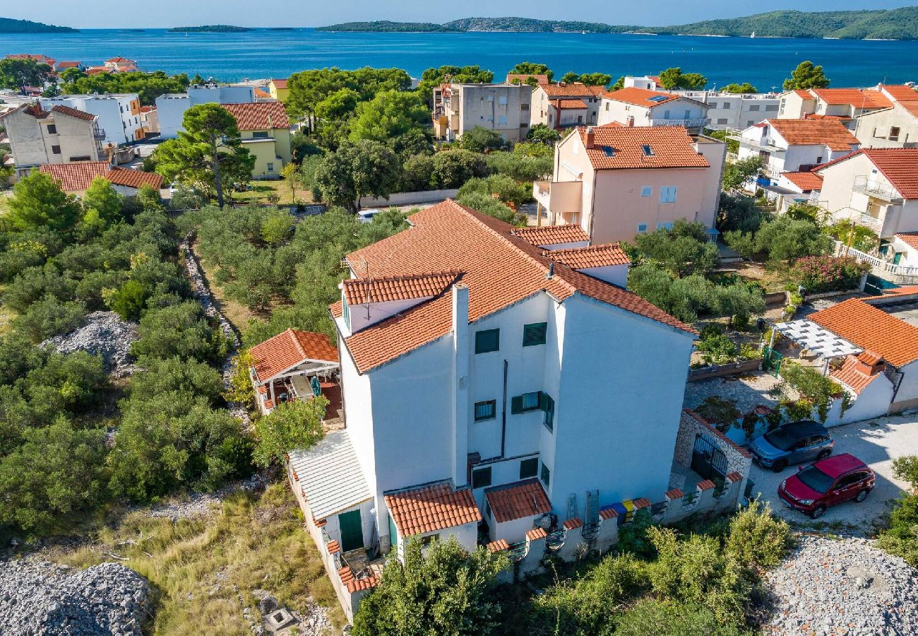 Ferienwohnung in Šibenik-Brodarica - Goranka Apartment - three bedroom apartment with a balcony