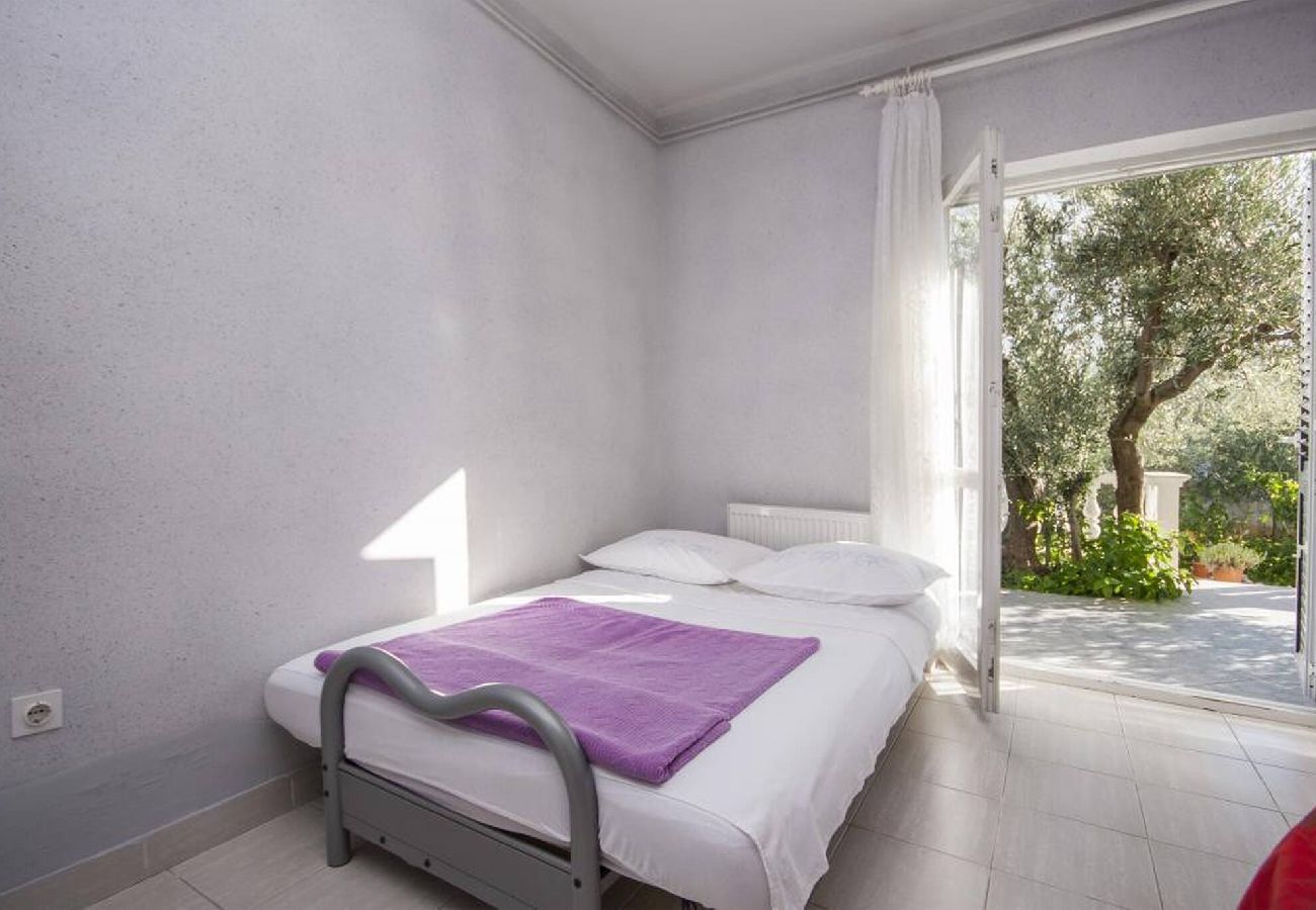 Ferienwohnung in Šibenik-Brodarica - Apartments Zdenka - one bedroom apartment with a terrace A2