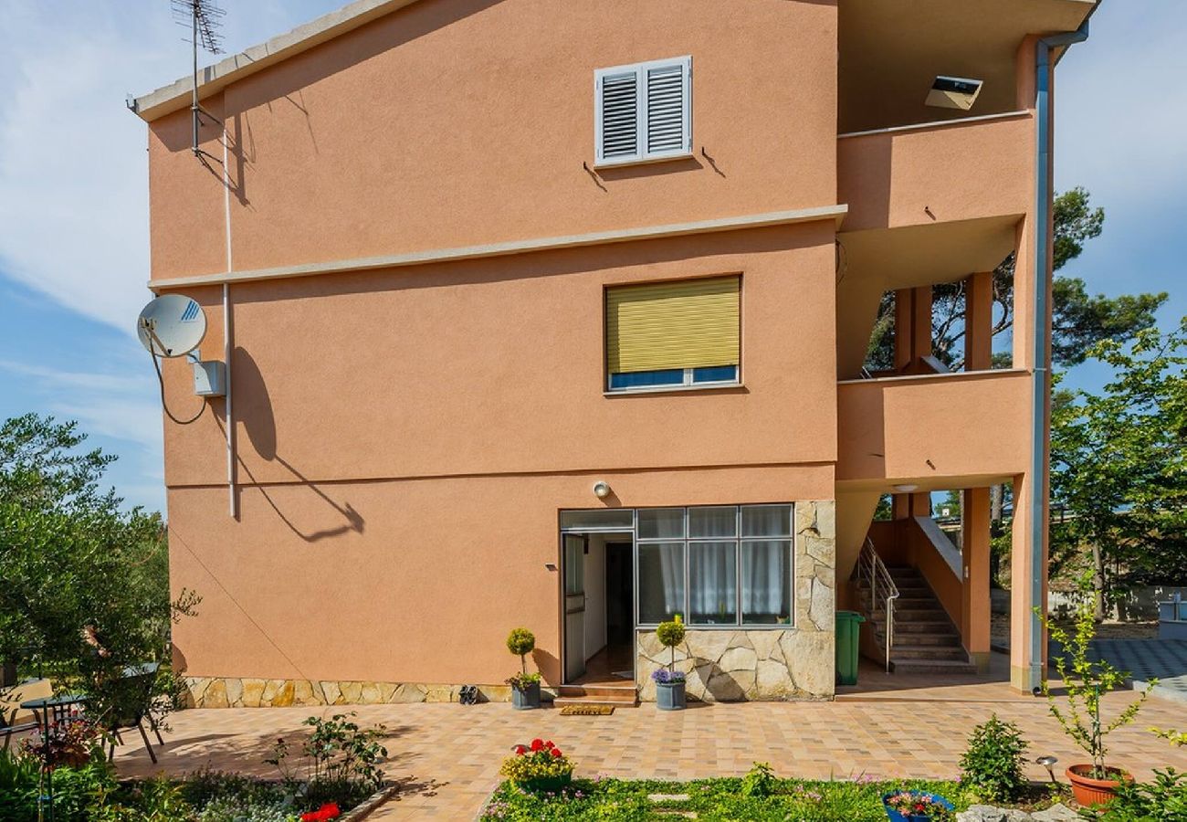 Ferienwohnung in Šibenik-Brodarica - Apartments Savin - one bedroom apartment with a sea view