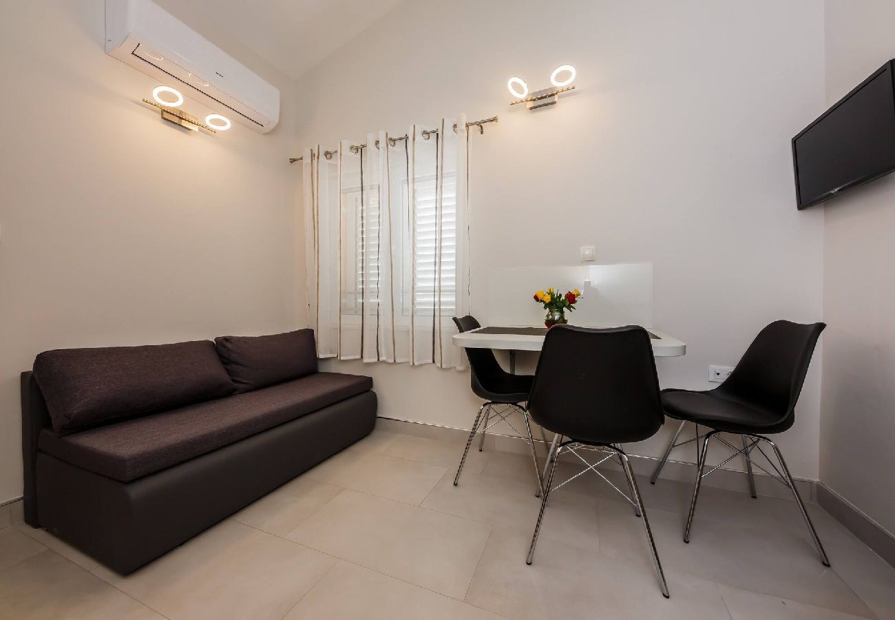 Ferienwohnung in Šibenik-Brodarica - Apartments Savin - one bedroom apartment with a sea view