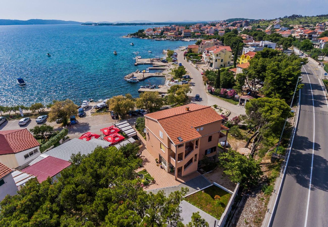 Ferienwohnung in Šibenik-Brodarica - Apartments Savin - one bedroom apartment with a sea view