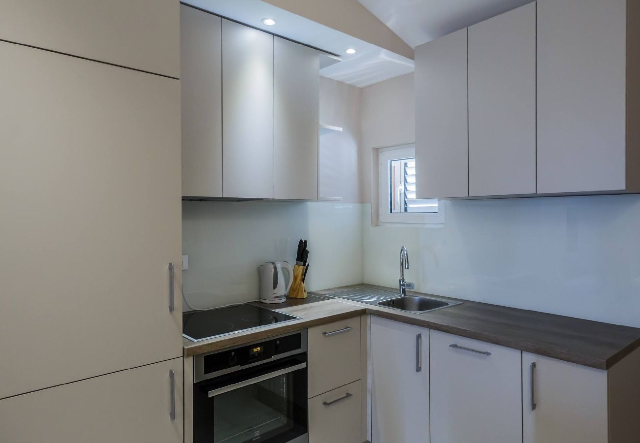 Ferienwohnung in Šibenik-Brodarica - Apartments Savin - two bedroom apartment with a sea view