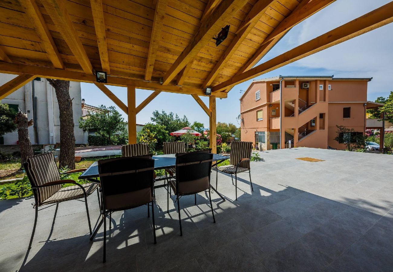 Ferienwohnung in Šibenik-Brodarica - Apartments Savin - two bedroom apartment with a sea view