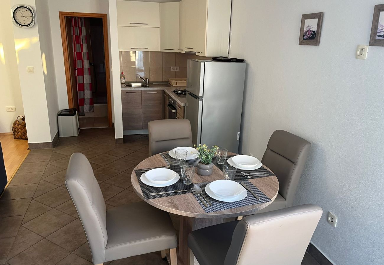 Ferienwohnung in Rogoznica - Apartments Sun Rogoznica - Apartment mit einem Schlafzimmer und Meerblick A1