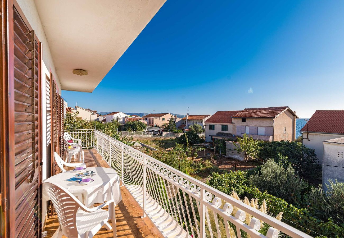 Ferienwohnung in Šibenik-Brodarica - Apartments Barbarella - three bedroom apartment with a sea view A2