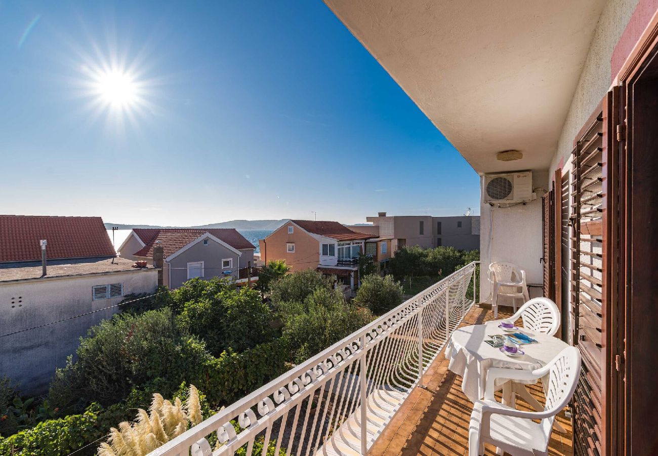 Ferienwohnung in Šibenik-Brodarica - Apartments Barbarella - three bedroom apartment with a sea view A2