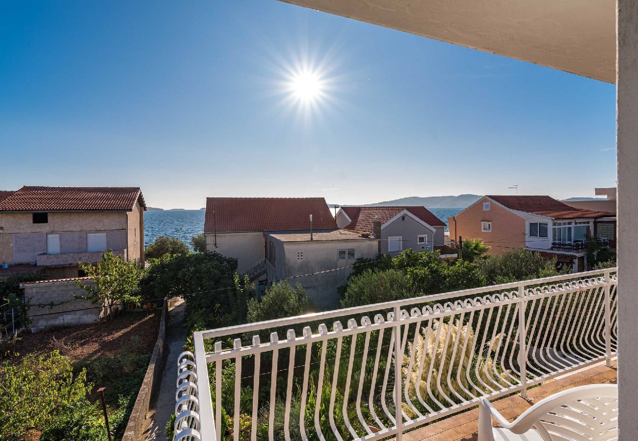 Ferienwohnung in Šibenik-Brodarica - Apartments Barbarella - three bedroom apartment with a sea view A2