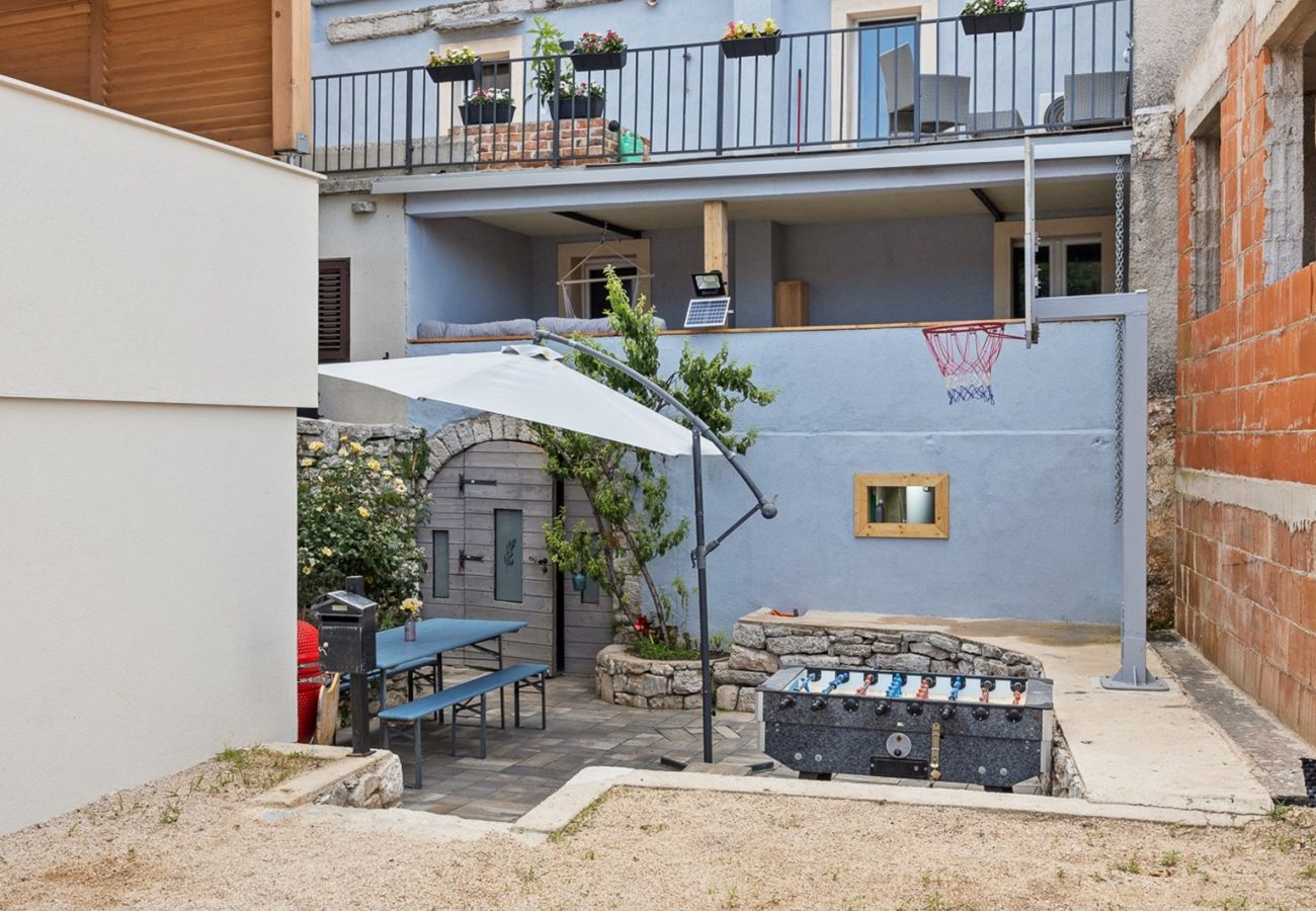 Ferienhaus in Orlec - Rural House with Jacuzzi and Foosball