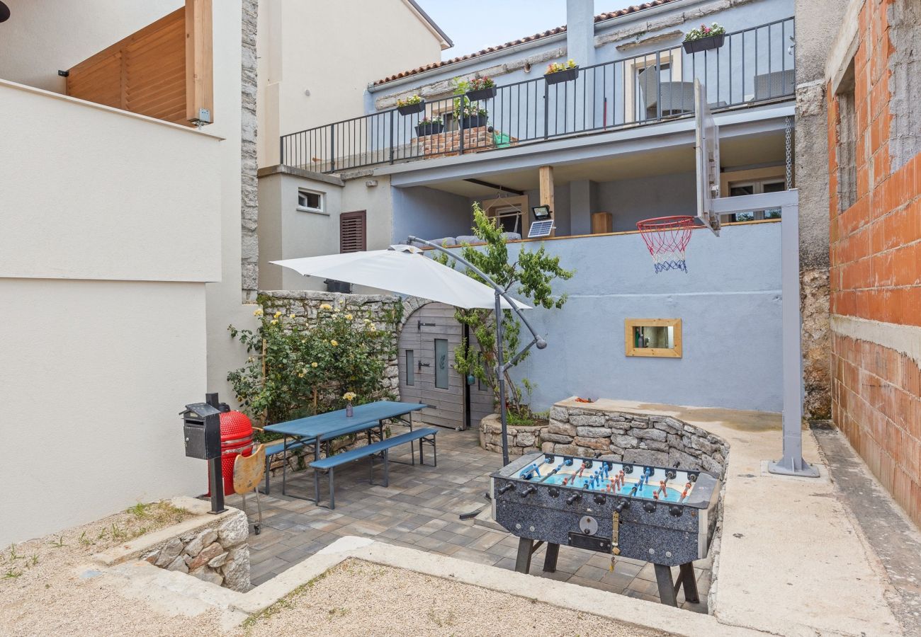 Ferienhaus in Orlec - Rural House with Jacuzzi and Foosball