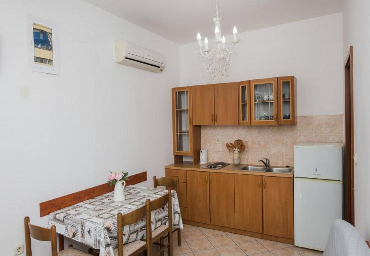 Ferienwohnung in Šibenik-Brodarica - Apartments Gaj Brodarica - A7