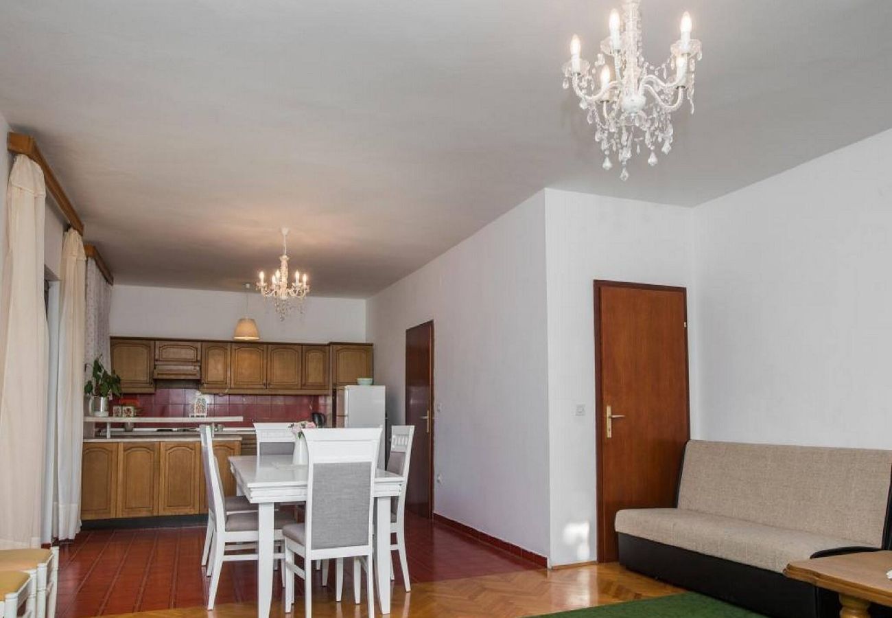 Ferienwohnung in Šibenik-Brodarica - Apartments Gaj Brodarica - A6