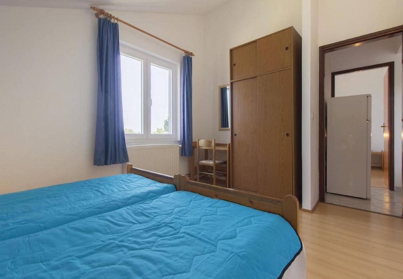 Ferienwohnung in Šibenik-Brodarica - Apartments Pletikosa Gaj - two bedroom apartment with a sea view A4