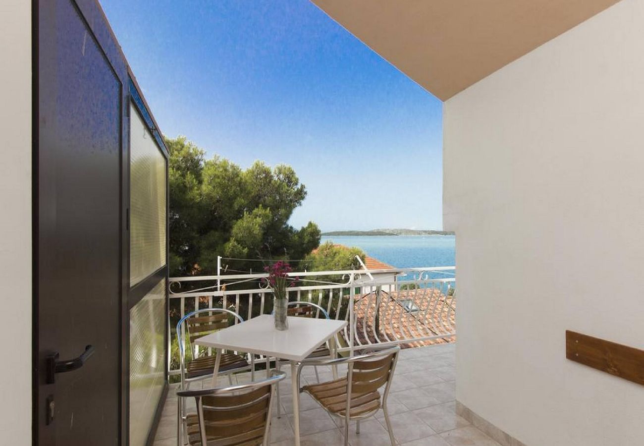 Ferienwohnung in Šibenik-Brodarica - Apartments Pletikosa Gaj - two bedroom apartment with a sea view A4