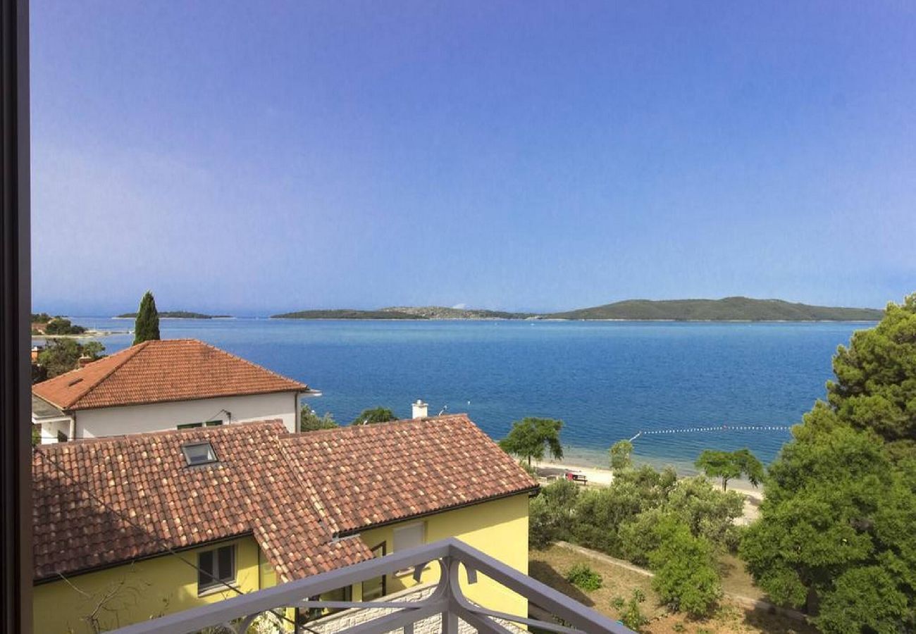 Ferienwohnung in Šibenik-Brodarica - Apartments Pletikosa Gaj - two bedroom apartment with a sea view A4