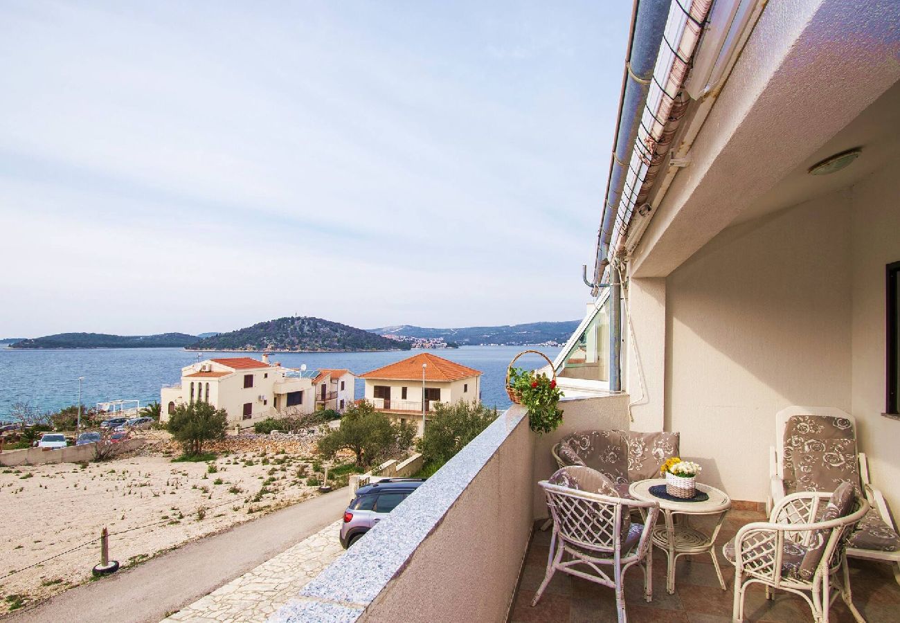 Ferienwohnung in Ražanj - Apartment Meri - two bedroom apartment with a sea view