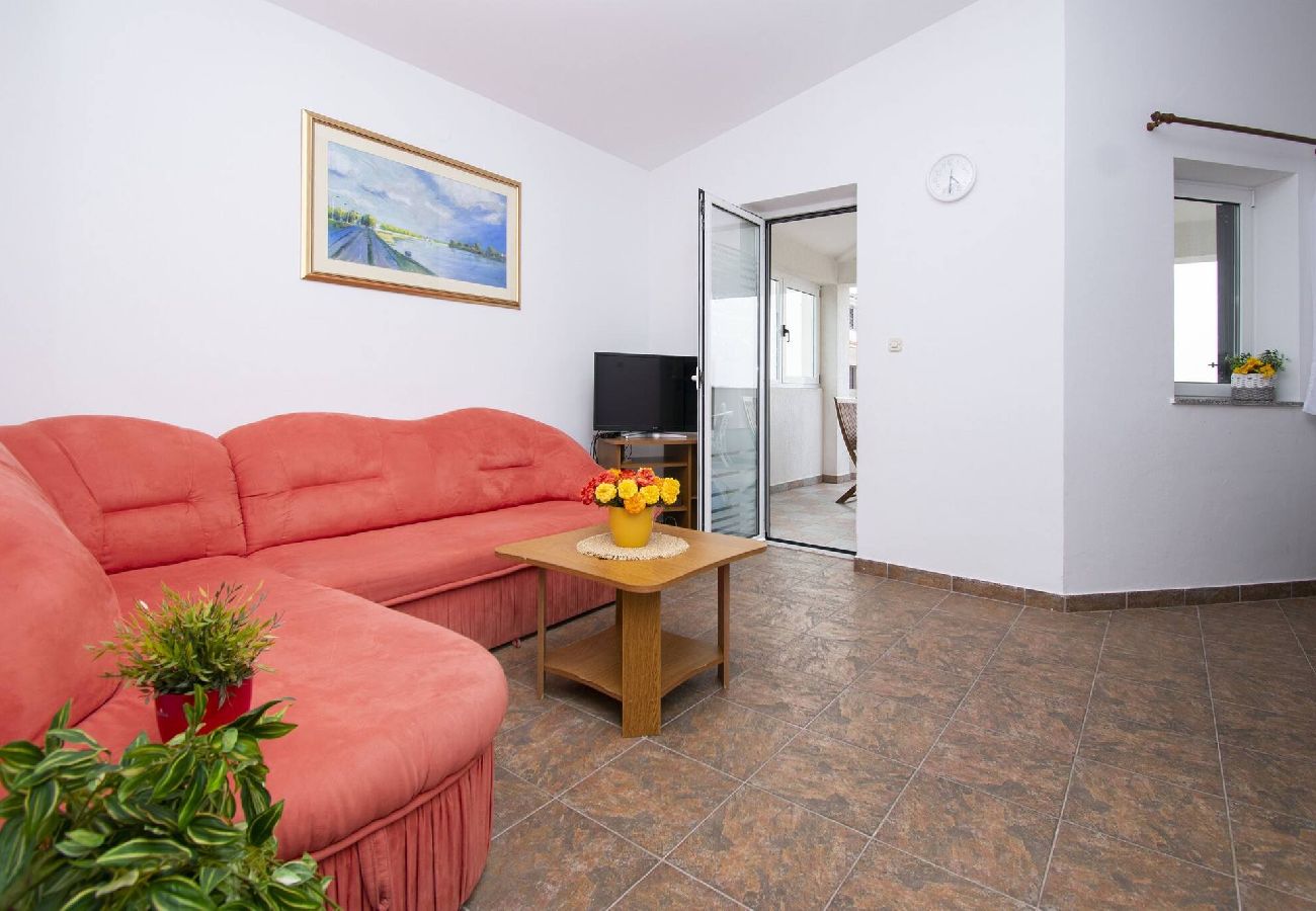 Ferienwohnung in Ražanj - Apartment Meri - two bedroom apartment with a sea view