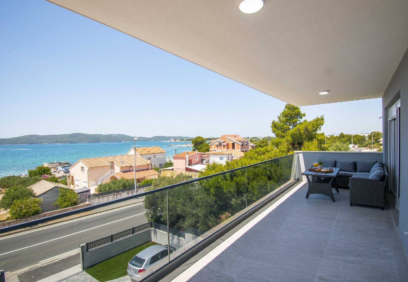 Ferienwohnung in Šibenik-Brodarica - Luxury Apartment Tisa - three bedroom apartment with a sea view