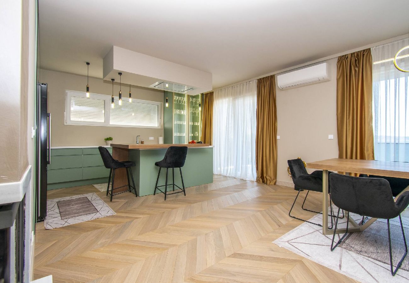 Ferienwohnung in Šibenik-Brodarica - Luxury Apartment Tisa - three bedroom apartment with a sea view