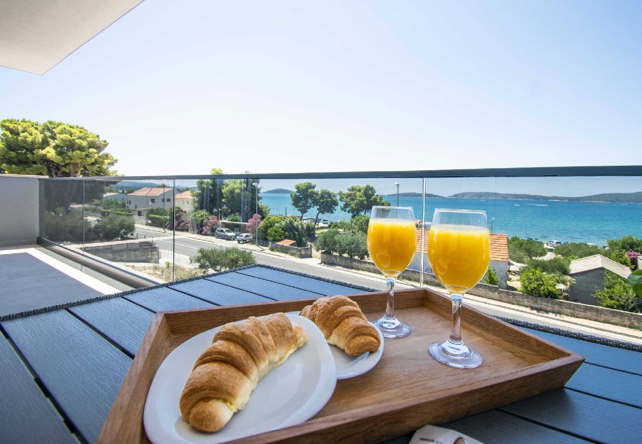 Ferienwohnung in Šibenik-Brodarica - Luxury Apartment Tisa - three bedroom apartment with a sea view