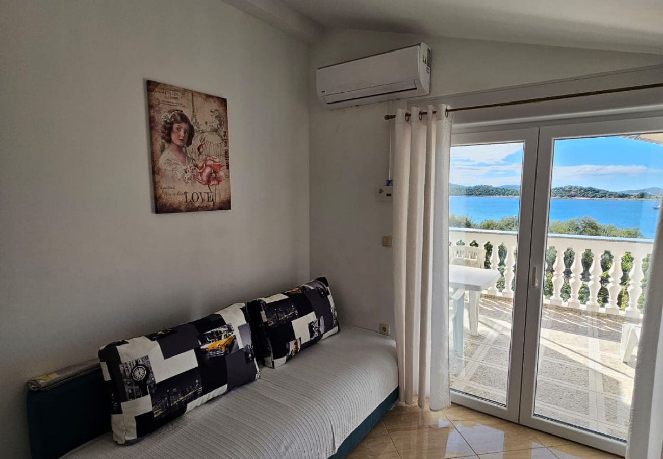 Ferienwohnung in Tribunj - Apartments Olga - one bedroom apartment with a sea view A3