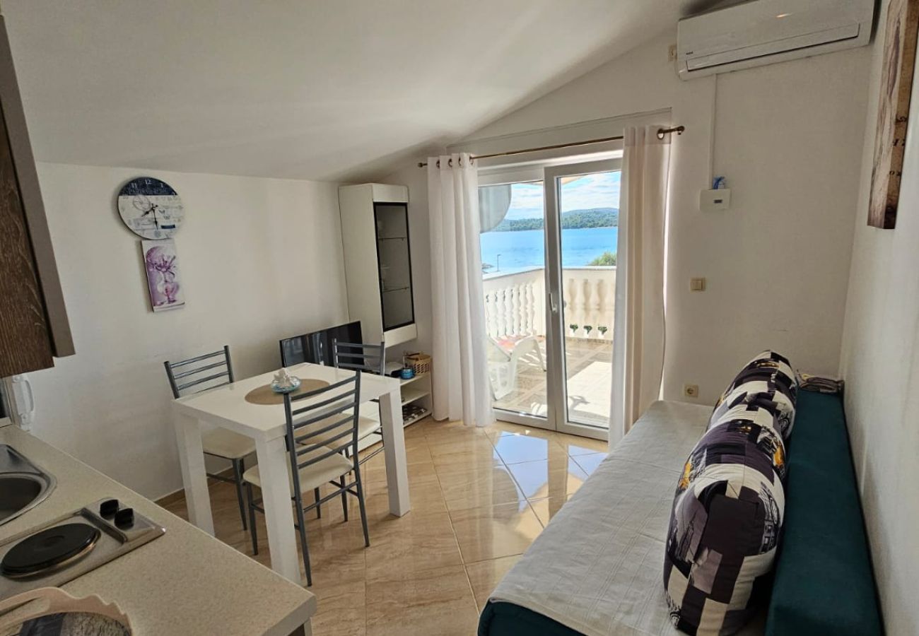 Ferienwohnung in Tribunj - Apartments Olga - two bedroom apartment with a sea view A4