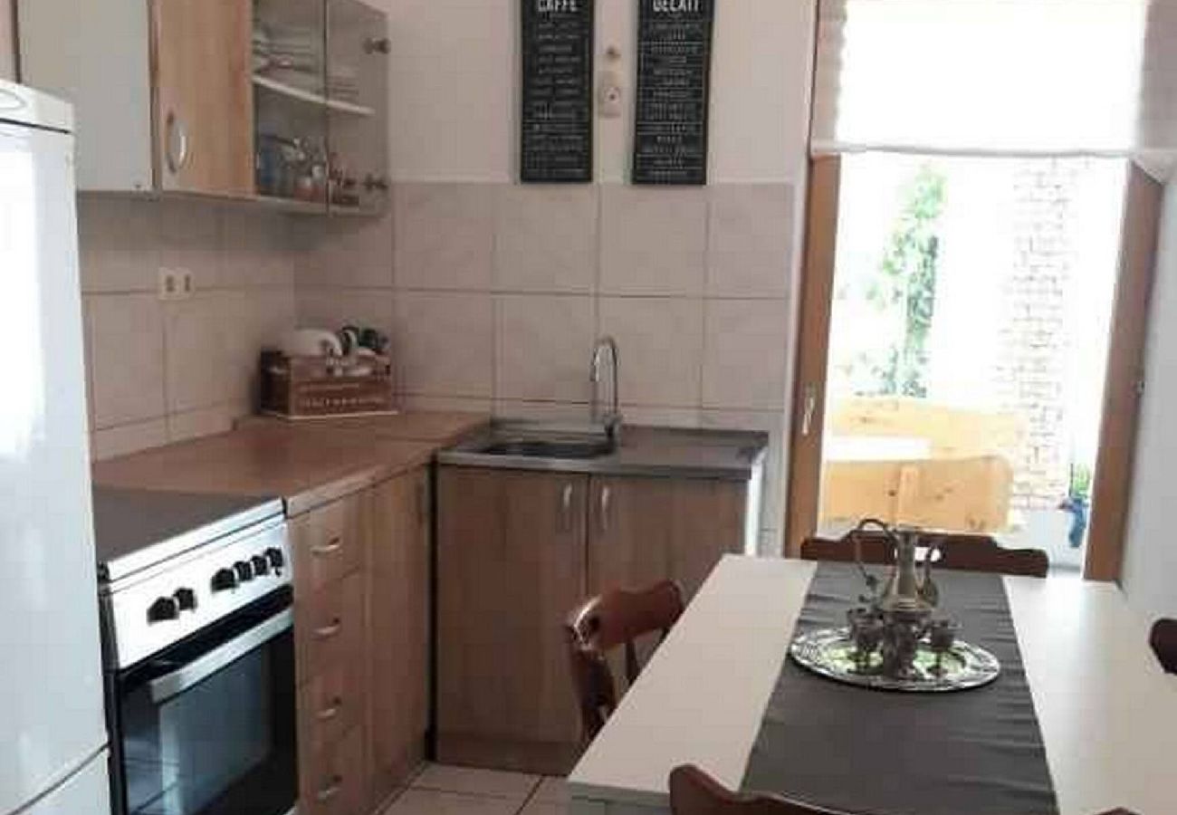 Ferienhaus in Pakoštane - Holiday Home Kotulin - three bedroom house with a terrace