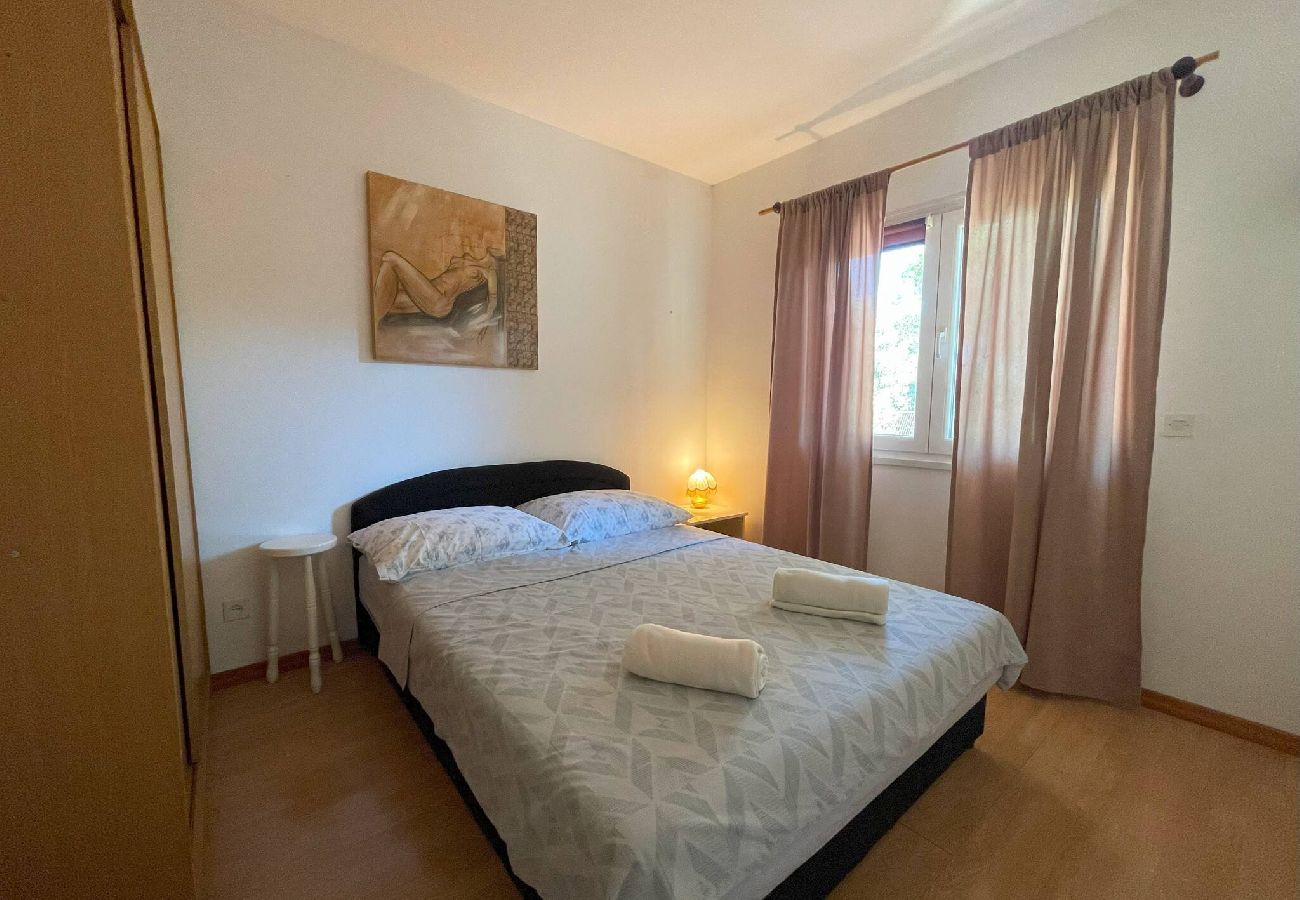 Ferienwohnung in Zaton - Apartments Tonči - two bedroom apartment with a terrace A2