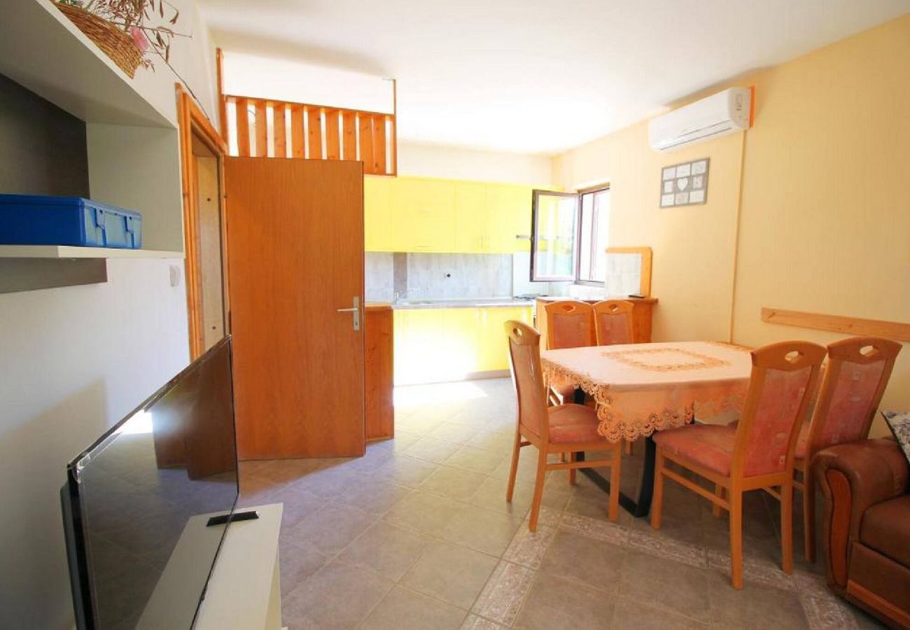 Ferienwohnung in Dinjiška - Apartments Dubravica - two bedroom apartment with a sea view