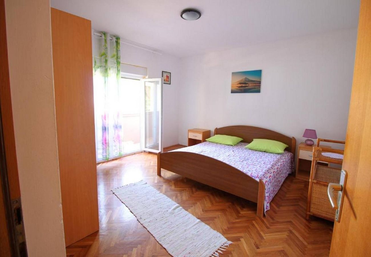 Ferienwohnung in Dinjiška - Apartments Dubravica - two bedroom apartment with a sea view