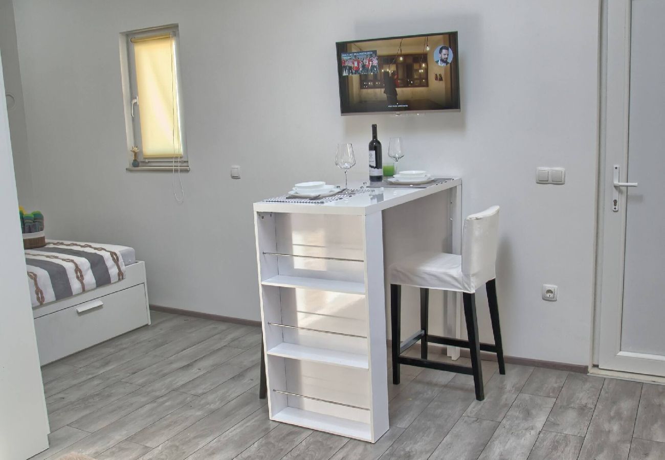 Studio in Vodice - Miljas Studio Apartment