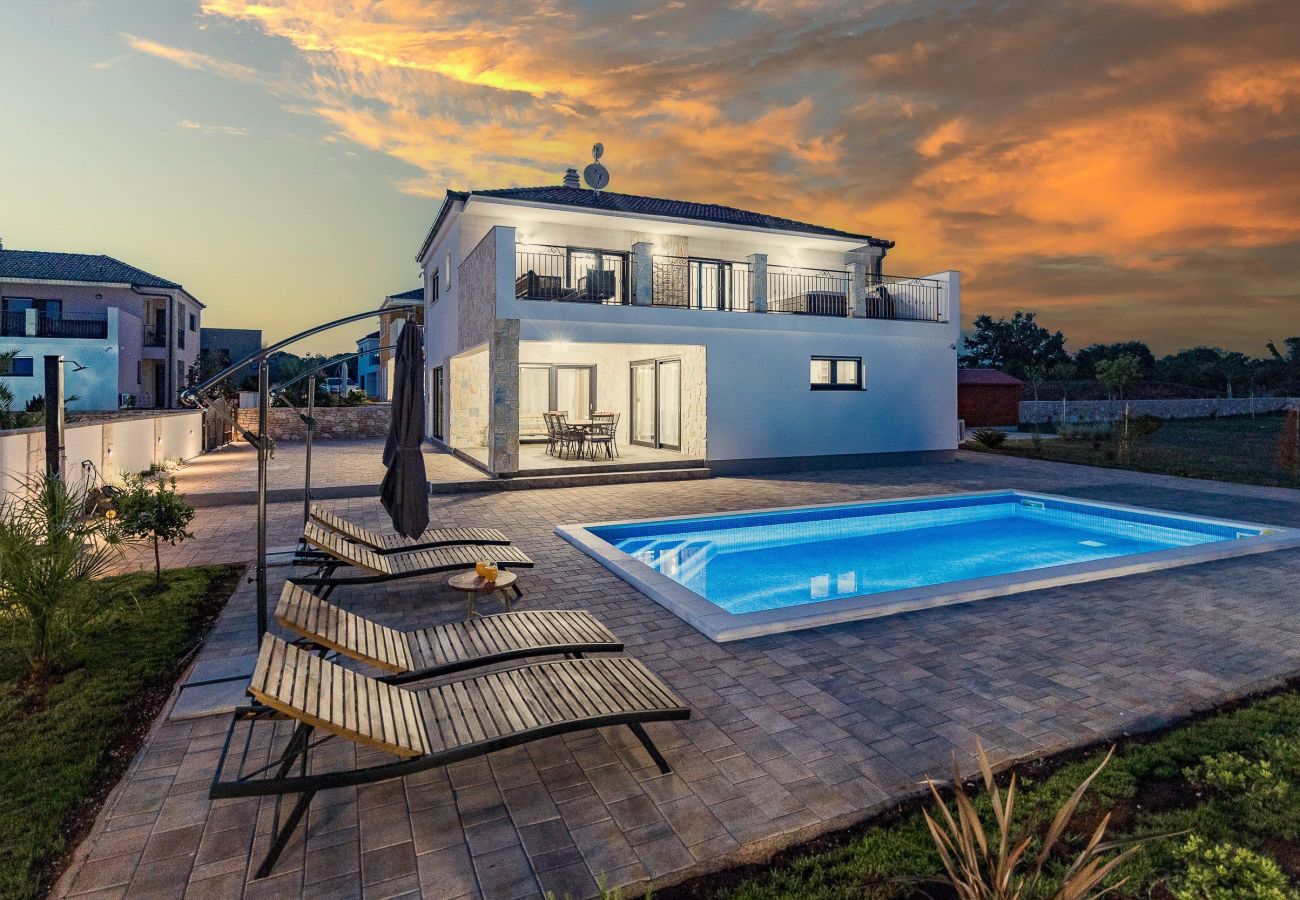 Villa in Krnica - Bezaubernde Villa North mit Pool und Whirlpool