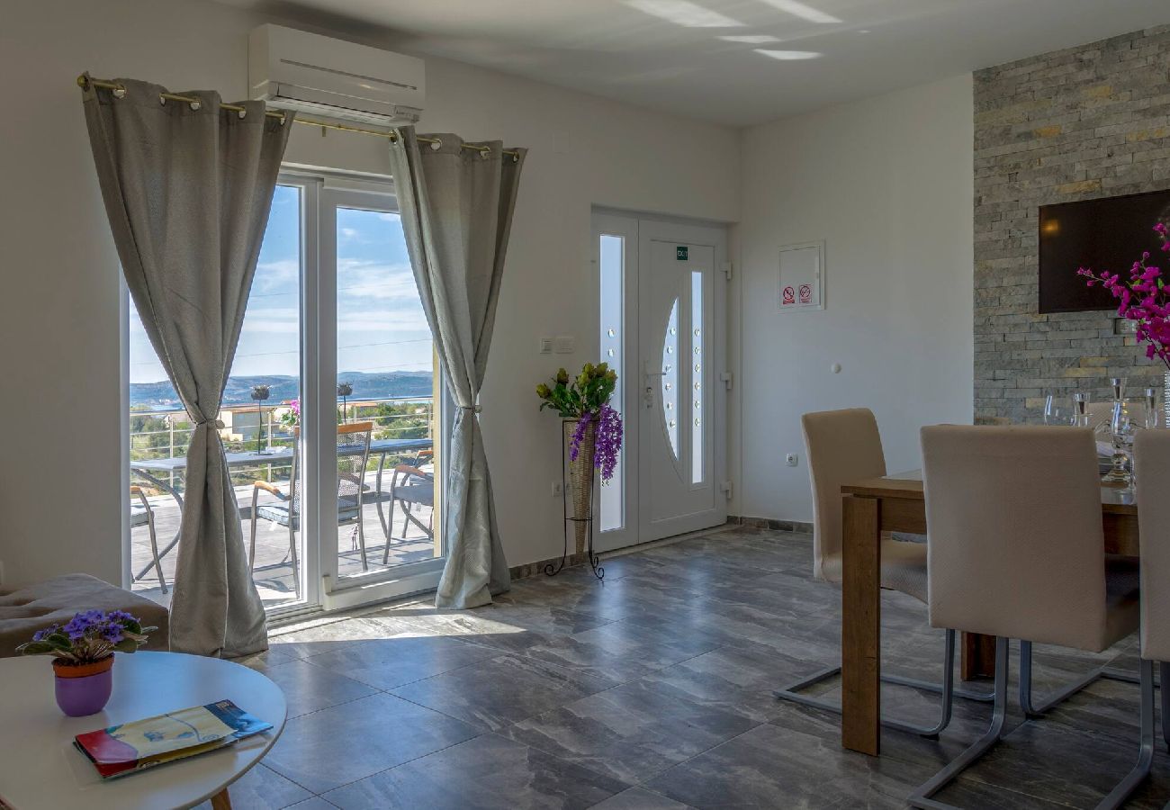 Ferienwohnung in Skradin - Apartments Scolopax Rusticola - two bedroom apartment with a balcony A2