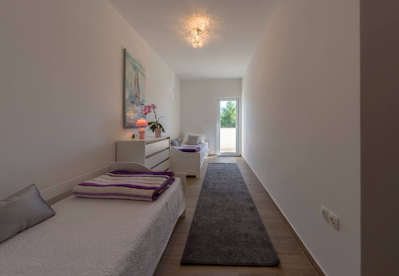 Ferienwohnung in Skradin - Apartments Scolopax Rusticola - two bedroom apartment with a balcony A2