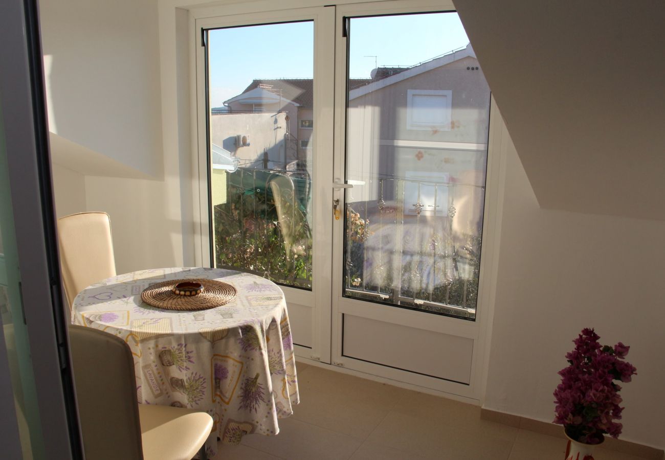 Ferienwohnung in Vodice - Apartments Gojevic - two bedroom apartment with a garden view A1